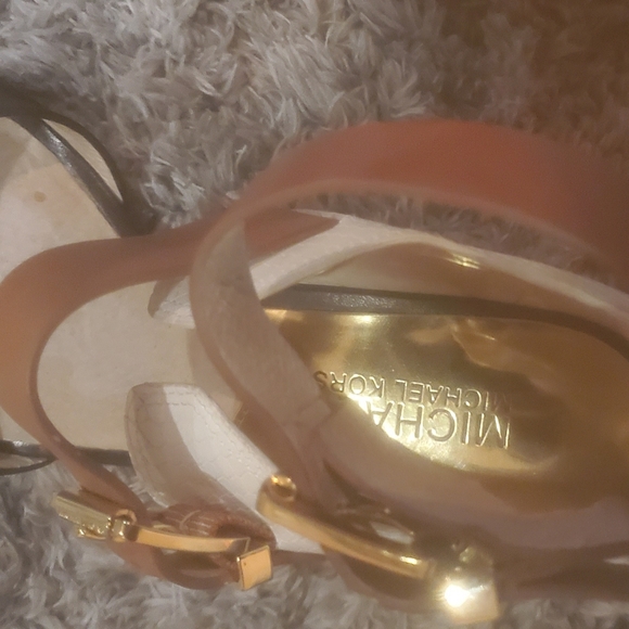 Shoes - Picture 4 of 5